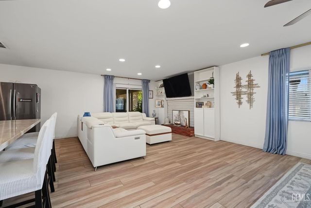 12420 Paddock Place, Bakersfield, CA 93312