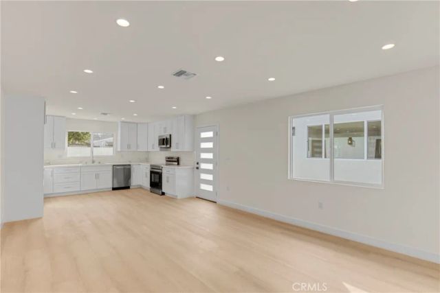 7040 Tyrone Avenue, Van Nuys, CA 91405