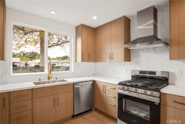 7040 Tyrone Avenue, Van Nuys, CA 91405