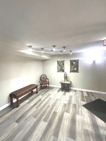 111 S Baybrook Drive 404, Palatine, IL 60074