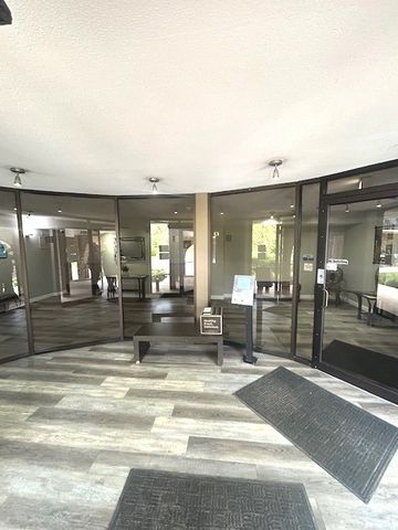 111 S Baybrook Drive 404, Palatine, IL 60074