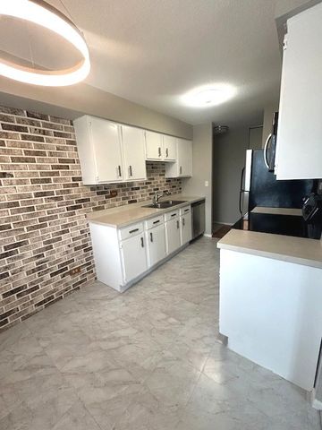 111 S Baybrook Drive 404, Palatine, IL 60074