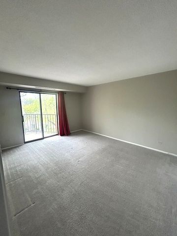 111 S Baybrook Drive 404, Palatine, IL 60074