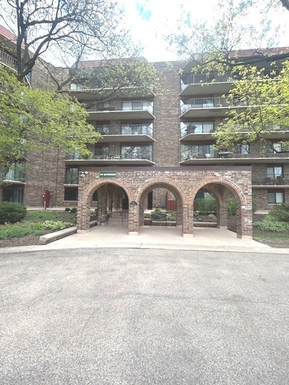 111 S Baybrook Drive 404, Palatine, IL 60074