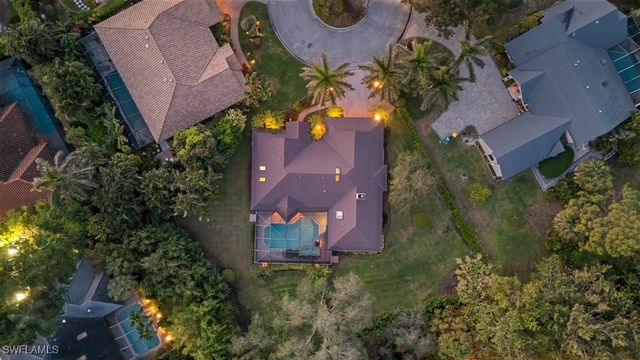 812 Pine Creek LN, Naples, FL 34108