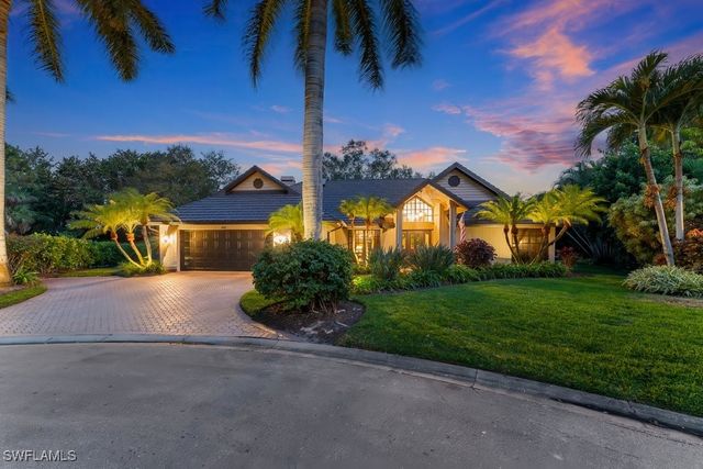 812 Pine Creek LN, Naples, FL 34108