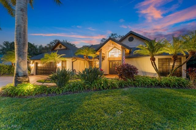 812 Pine Creek LN, Naples, FL 34108