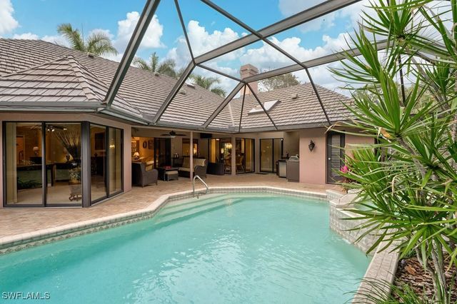 812 Pine Creek LN, Naples, FL 34108