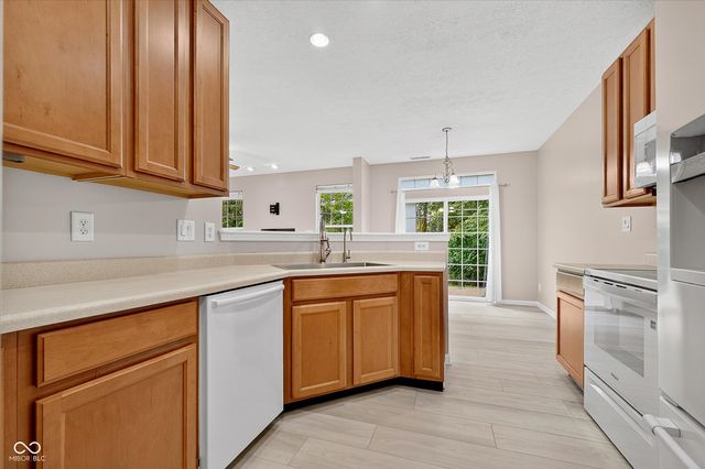 4132 Much Marcle Drive, Zionsville, IN 46077