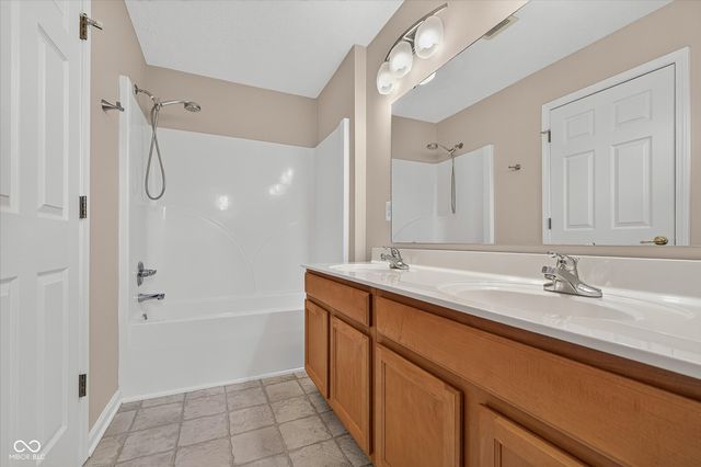 4132 Much Marcle Drive, Zionsville, IN 46077