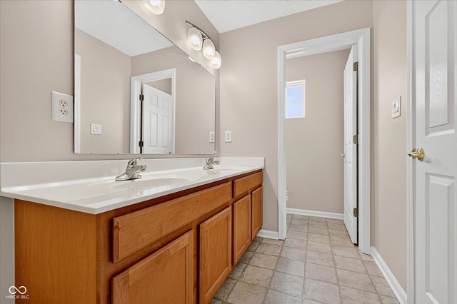 4132 Much Marcle Drive, Zionsville, IN 46077