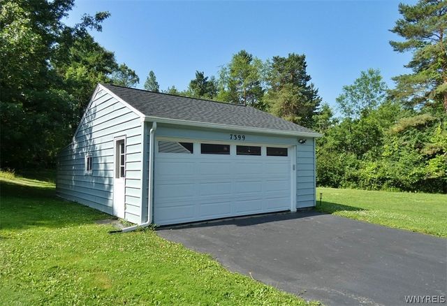 7399 Michael Road, Orchard Park, NY 14127