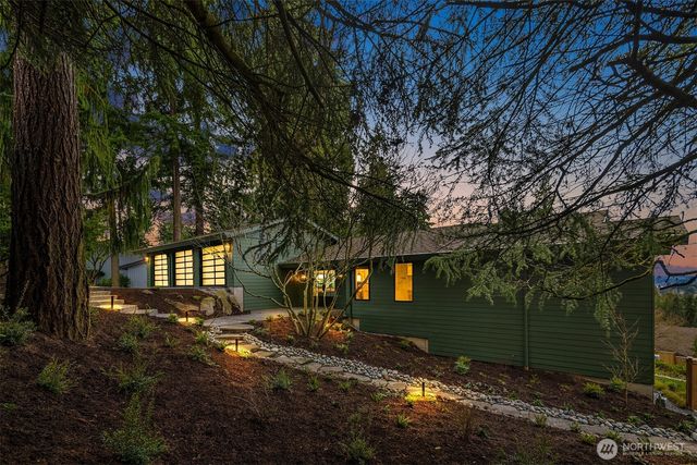 2627 96th Avenue NE, Clyde Hill, WA 98004