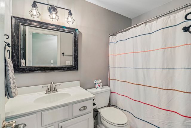 1 Waterfront Court, Algonquin, IL 60102