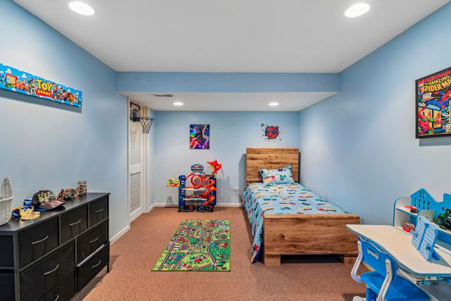 1 Waterfront Court, Algonquin, IL 60102