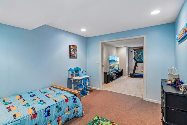 1 Waterfront Court, Algonquin, IL 60102