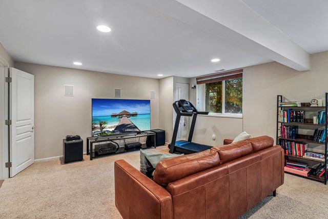 1 Waterfront Court, Algonquin, IL 60102