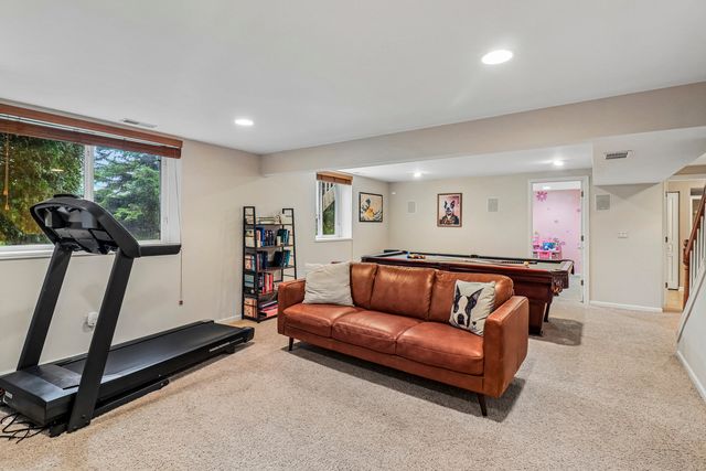 1 Waterfront Court, Algonquin, IL 60102
