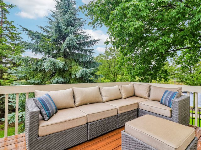 1 Waterfront Court, Algonquin, IL 60102