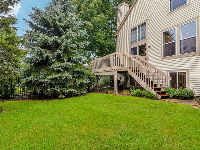 1 Waterfront Court, Algonquin, IL 60102