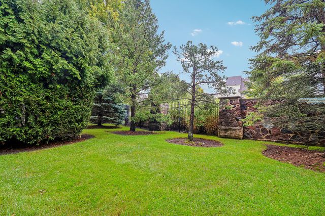 1 Waterfront Court, Algonquin, IL 60102