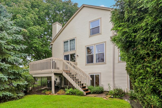 1 Waterfront Court, Algonquin, IL 60102