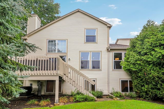1 Waterfront Court, Algonquin, IL 60102