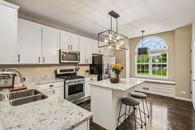1 Waterfront Court, Algonquin, IL 60102