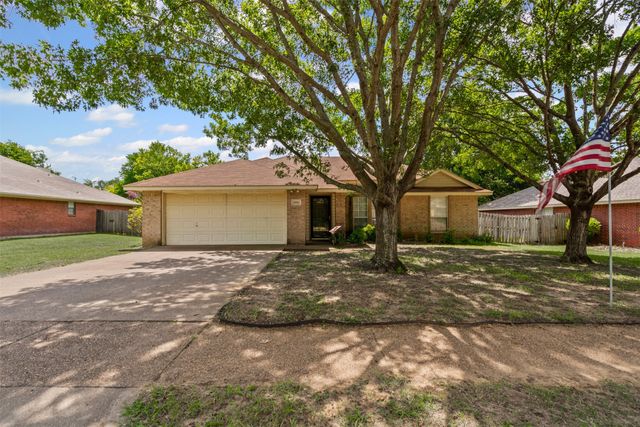 1004 N Carolina Avenue, Midlothian, TX 76065