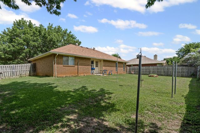 1004 N Carolina Avenue, Midlothian, TX 76065