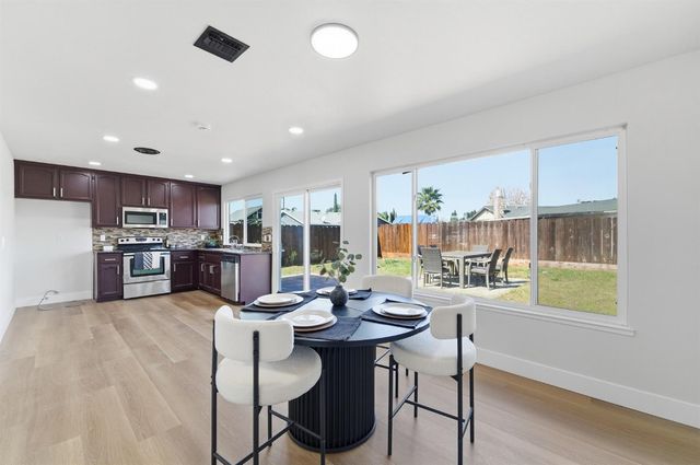 1376 Speer St, Oakdale, CA 95361