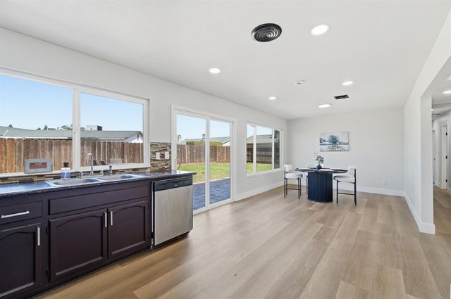 1376 Speer St, Oakdale, CA 95361