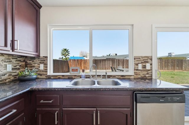 1376 Speer St, Oakdale, CA 95361