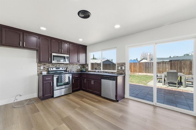 1376 Speer St, Oakdale, CA 95361