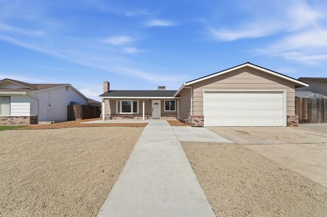 1376 Speer St, Oakdale, CA 95361