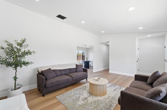 1376 Speer St, Oakdale, CA 95361