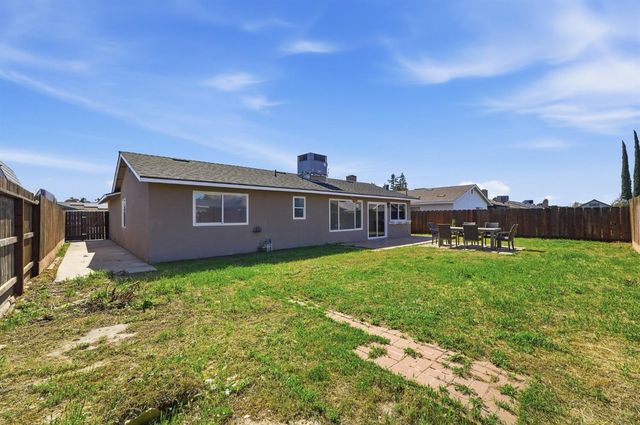 1376 Speer St, Oakdale, CA 95361