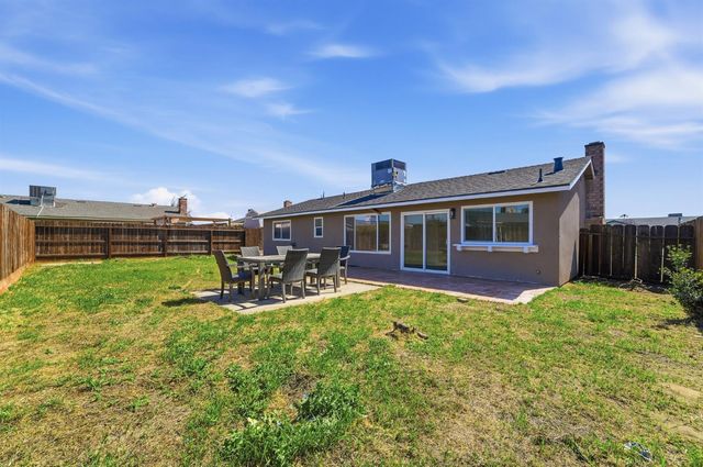 1376 Speer St, Oakdale, CA 95361