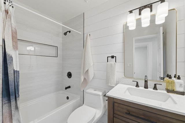 1376 Speer St, Oakdale, CA 95361