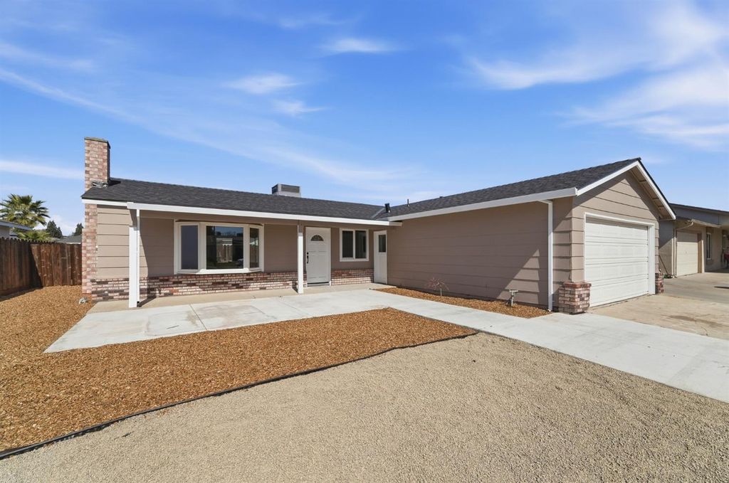 1376 Speer St, Oakdale, CA 95361