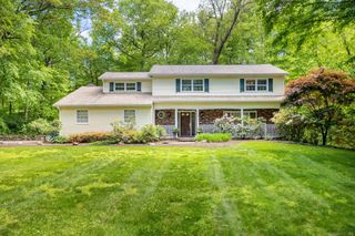 9 Meadowbrook Road, New Fairfield, CT 06812