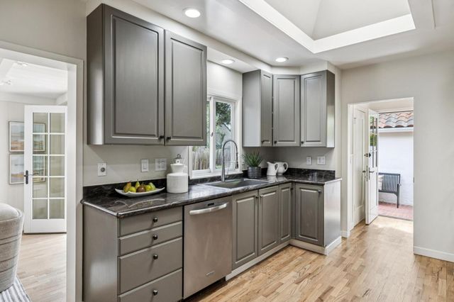690 Lincoln Avenue, Palo Alto, CA 94301
