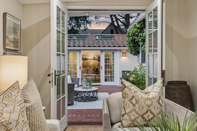 690 Lincoln Avenue, Palo Alto, CA 94301