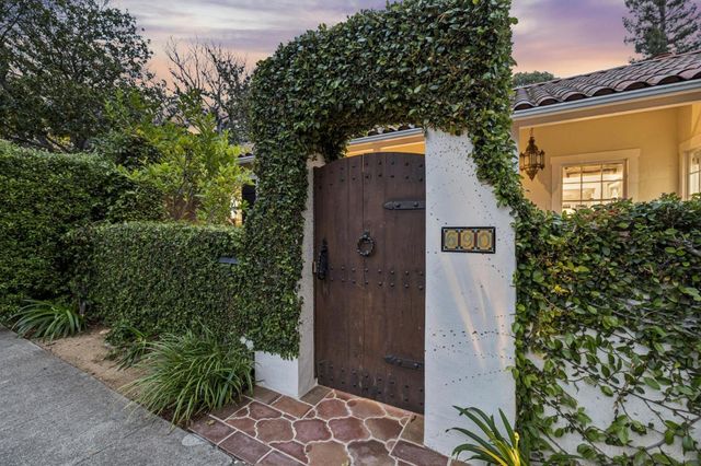 690 Lincoln Avenue, Palo Alto, CA 94301