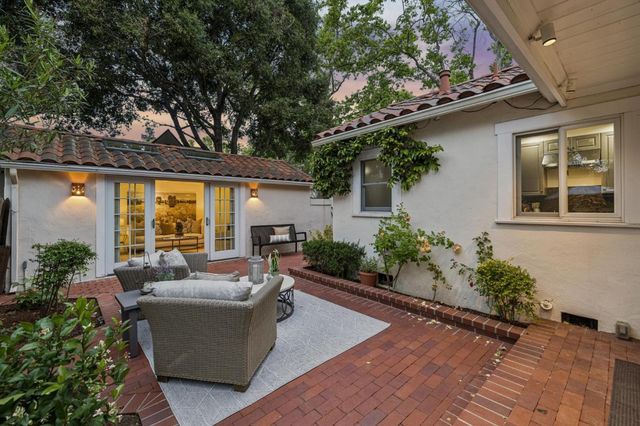 690 Lincoln Avenue, Palo Alto, CA 94301