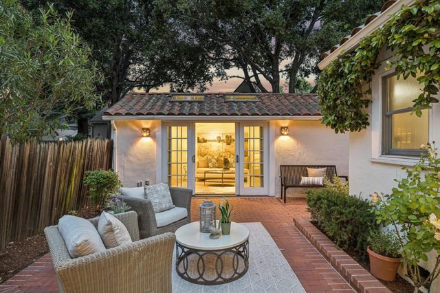 690 Lincoln Avenue, Palo Alto, CA 94301