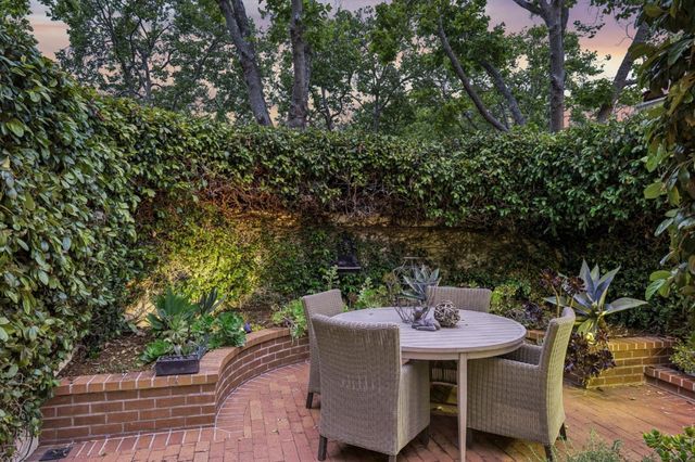 690 Lincoln Avenue, Palo Alto, CA 94301