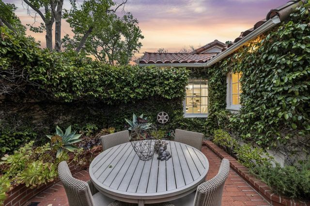 690 Lincoln Avenue, Palo Alto, CA 94301