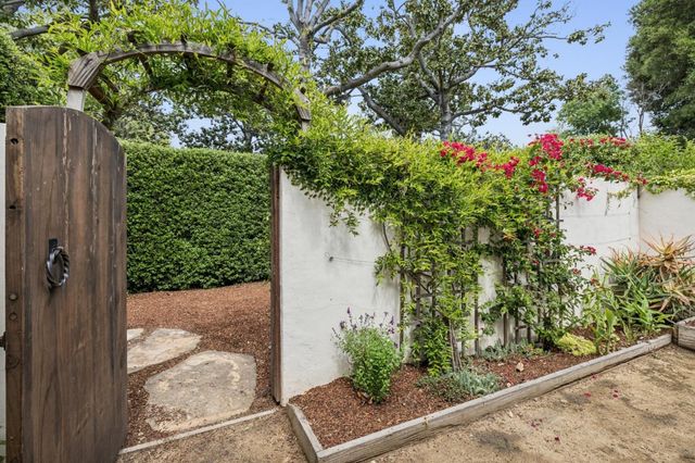690 Lincoln Avenue, Palo Alto, CA 94301