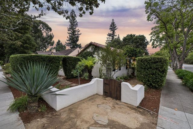 690 Lincoln Avenue, Palo Alto, CA 94301